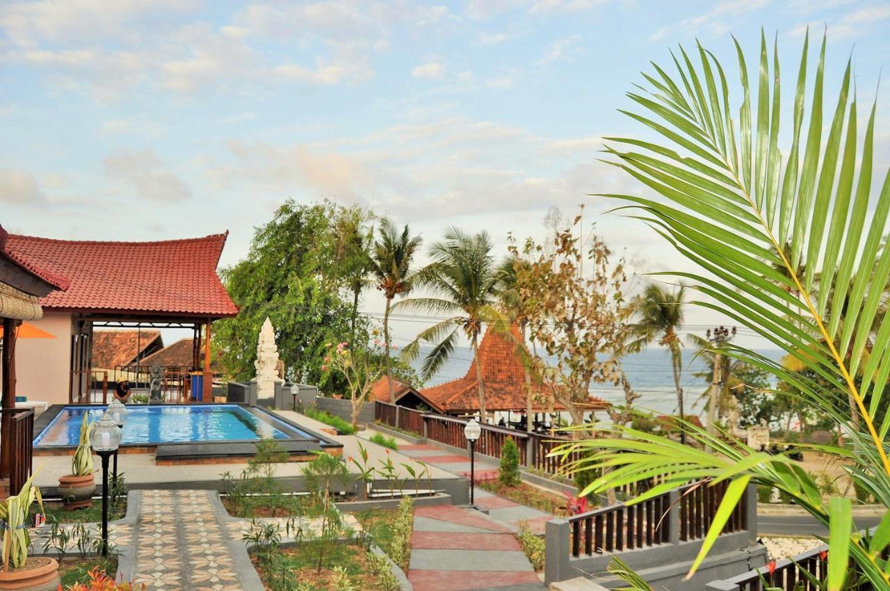 Surya Chandra Beach Bungalow Batununggul Exterior foto