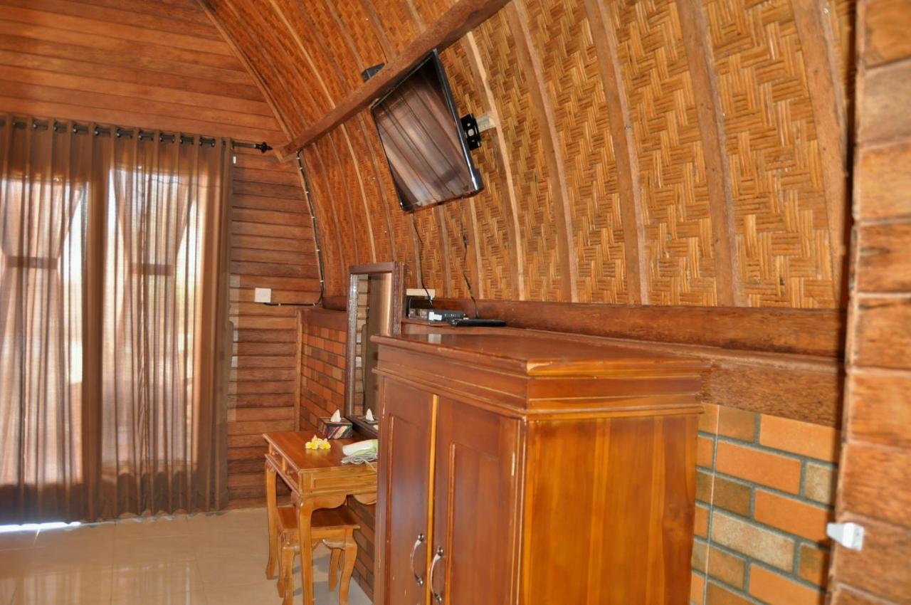 Surya Chandra Beach Bungalow Batununggul Exterior foto